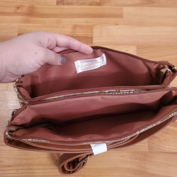 Canyon Sky Crossbody Embroidered New - Picture 3 of 3
